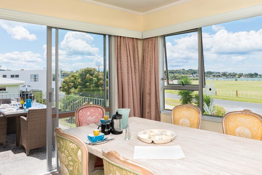 Waitangi Beach House Номер фото